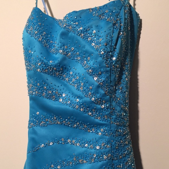 Gorgeous Beaded Gown (Center) - Picture 6 of 8